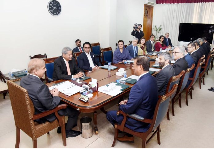 وزیر اعظم شہبازشریف کی ملک میں سرمایہ کاری بڑھانے کیلئے مختلف شعبہ جات کیلئے ٹاسک فورسز تشکیل دینے ، برآمدی صنعتوں کے خام مال پر تمام ٹیکس ختم کرنے کی ہدایت