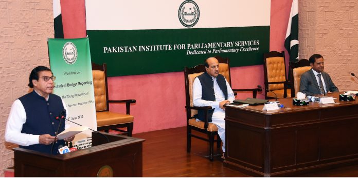 بجٹ بل منظور کرنے کا اختیار صرف قومی اسمبلی کے پاس ہے، سینیٹ آف پاکستان بجٹ کے عمل میں اپنی تجاویز فراہم کرتا ہے، اسپیکر قومی اسمبلی راجہ پرویز اشرف
