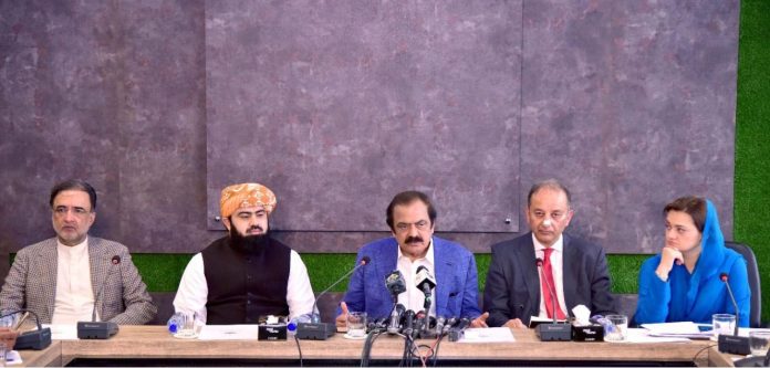 عمران خان نے برطانیہ میںریکور ہونے والے 50ارب روپے قومی خزانے میں جمع کرانے کے بجائے بحریہ ٹائون کےساتھ ایڈجسمنٹ کی،وزیر داخلہ رانا ثناء اللہ