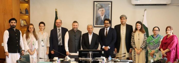 وفاقی وزیر تعلیم و پیشہ وارانہ تربیت رانا تنویر حسین کی زیر صدارت قومی نصاب اور اس سے متعلقہ امور پر غور کے لئے اعلیٰ سطحی اجلاس
