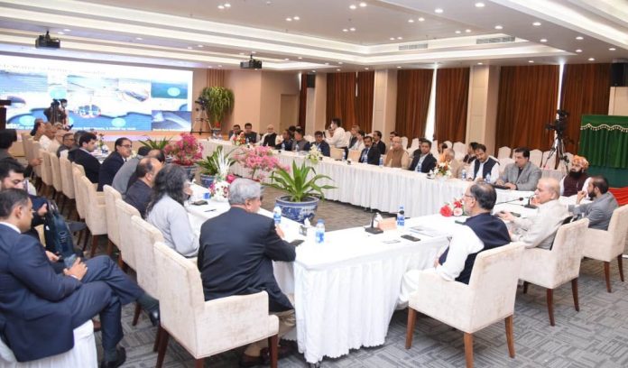 گوادر میں جاری ترقیاتی منصوبوں کو معینہ مدت میں پورا کیا جائے ، وزیرِ اعظم شہباز شریف کی زیر صدارت ترقیاتی کاموں کے حوالہ سے اعلیٰ سطح کا اجلاس