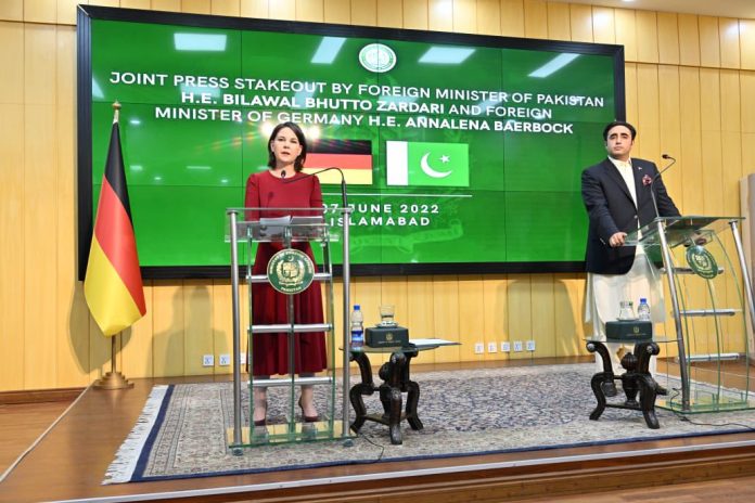 پاکستان اور جرمنی کا باہمی تعلقات کو مزید مستحکم کرنے پر اتفاق، دونوں ممالک دوطرفہ باہمی تعاون کو مزید فروغ دیں گے، وزیر خارجہ بلاول بھٹو زرداری کی جرمن ہم منصب انالینا بیئربوک کے ساتھ مشترکہ پریس کانفرنس