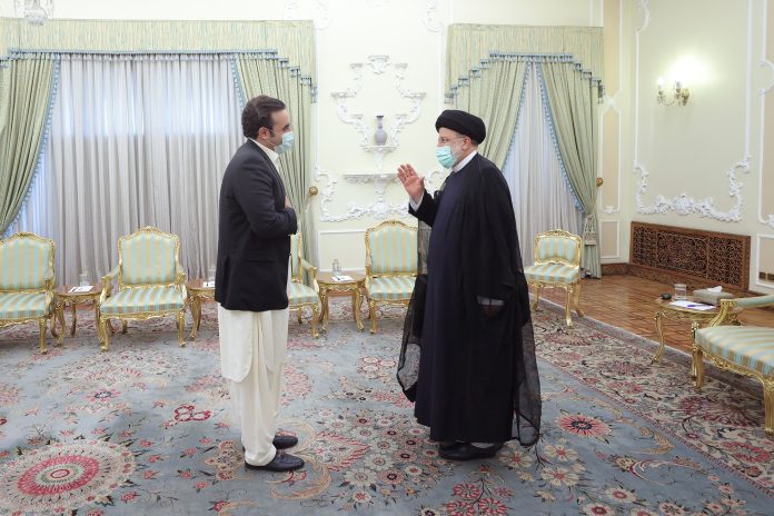 وزیر خارجہ بلاول بھٹو زرداری کی ایران کے صدر آیت اللہ ابراہیم رئیسی سے ملاقات، وزیر اعظم محمد شہباز شریف کی جانب سے صدر رئیسی کو مبارکباد پیش