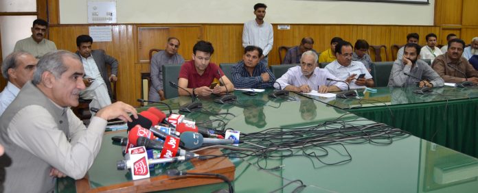سابق حکومت کی ناقص پالیسیوں نے ریلوے کودوبارہ خسارے سے دوچار کر دیا ہے ،وفاقی وزیرریلوے خواجہ سعد رفیق کی پریس کانفرنس