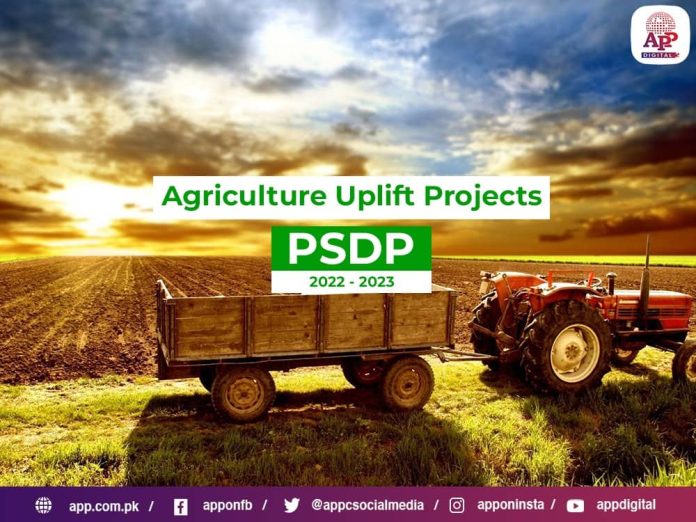 وفاقی حکومت کی مالی سال 23-2022کے بجٹ میں زر تلافی کی مد میں مجموعی طور پر 699000 ملین روپے مختص کرنے کی تجویز اسلام آباد۔10جون (اے پی پی):وفاقی حکومت نے نئے مالی سال 23-2022 کے بجٹ میں زر تلافی کی مد میں مجموعی طور پر 699000 ملین روپے مختص کرنے کی تجویز دی ہے۔ بجٹ دستاویزات کے مطابق جاری مالی سال میں زرتلافیوں کا مجموعی حجم 682000 ملین روپے ہے جس میں اضافہ کردیا گیا ہے۔ بجلی کی مد میں واپڈا، پیپکو، کراچی الیکٹرک سپلائی کمپنی اور پی ایچ پی ایل و آئی پی پیز کے لئے زر تلافی کی مد میں570000 ملین روپے مختص کئے گئے ہیں۔ پٹرولیم کے شعبے میں سبسڈیز کے لئے 71000 ملین روپے، پاسکو 7000 ملین روپے، یوٹیلٹی سٹورز کارپوریشن 17000 ملین روپے اور دیگر سبسڈیز کی مد میں 3400 ملین روپے مختص کئے گئے ہیں۔ میٹرو بس 4000، کھاد پلانٹ 15000، نیا پاکستان ہائوسنگ اتھارٹی 500 ملین، نیا پاکستان مارک اپ سبسڈیز 500 ملین اور یوریا کی درآمد پر سبسڈی کی مد میں 6000 ملین روپے مختص کرنے کی تجویز ہے۔