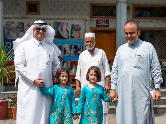 پاکستان میں‎ سعودی عرب کے سفیر نواف المالکی کی دو پاکستانی جڑواں بچیوں سے ملاقات