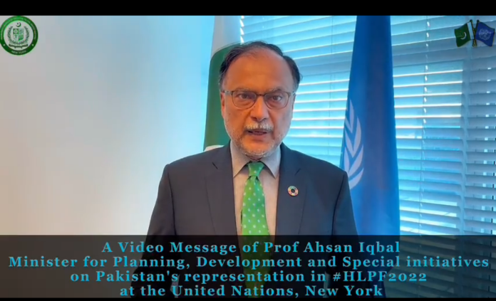 اقوام متحدہ میں اعلیٰ سطح کے سیاسی فورم میں پائیدار ترقی کے اہداف پر پاکستان کی رضا کارانہ قومی جائزہ رپورٹ پیش کرنا میرے لیے اعزاز کی بات ہے، احسن اقبال