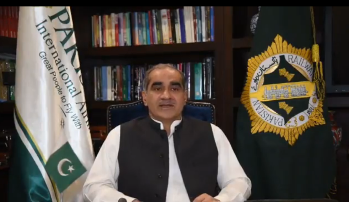 پاکستان ریلویز اور قومی ائیر لائن نے اکانومی کلاس کے کرایوں میں 10 فیصد کمی کا فیصلہ کیا ہے، وفاقی وزیر ہوابازی و ریلوے