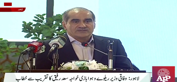 علامہ اقبال انٹرنیشنل ایئرپورٹ لاہورکا رن وے آپریشنل ہوگیا، لاہور ایئرپورٹ پر آئندہ 5سال میں پانچ ارب کی سرمایہ کاری آئے گی ، خواجہ سعد رفیق
