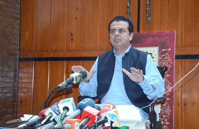 عوام سے جھوٹ بولنے والے عمران خان کے سارے بیانیے ناکام ہوچکے اور اب وہ ملکی سالمیت کو داؤ پر لگا رہے ہیں،طلال چوہدری