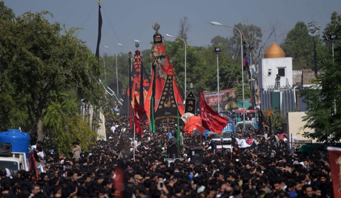 ملک بھر میں حضرت امام حسین اور دیگر شہدائے کربلا کی یادمیں عاشورہ محرم الحرام  منگل کو انتہائی عقیدت و احترام کے ساتھ منایا جائے گا