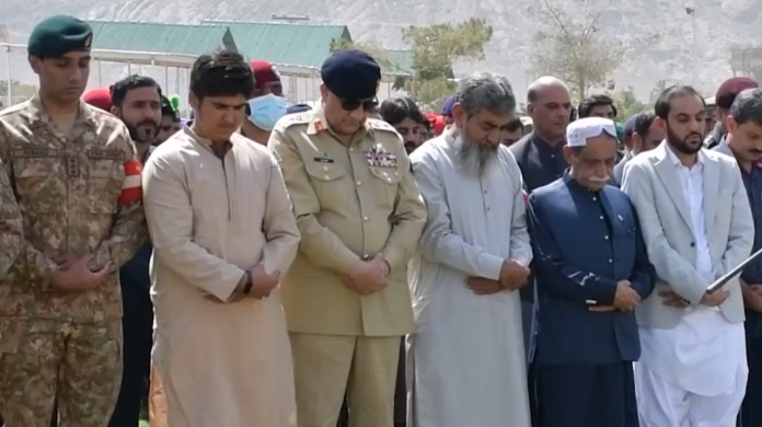آرمی چیف جنرل قمر جاوید باجوہ کی کوئٹہ گیریژن میں لیفٹیننٹ جنرل سرفراز علی شہید اور بریگیڈیئر محمد خالد شہید کی نماز جنازہ میں شرکت
