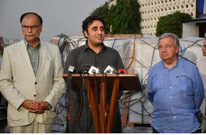 پاکستان میں تباہ کن سیلاب کے باعث انسانی المیہ جنم لے رہا ہے، پاکستان کو فوری طور پر بڑی مالی امداد کی ضرورت ہے، سیکرٹری جنرل اقوام متحدہ اور وزیر خارجہ بلاول بھٹو کی میڈیا سے گفتگو