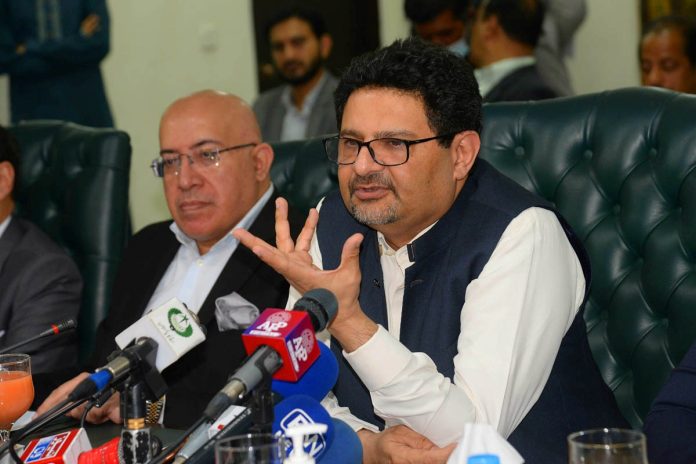 آئی ایم ایف کے پروگرام میں نہ جاتے تو ملک دیوالیہ ہو جاتا،سیلاب سے جو نقصانات ہوئے ہیں ان کا ازالہ اکیلے ہمارے بس میں نہیں ،مفتاح اسماعیل