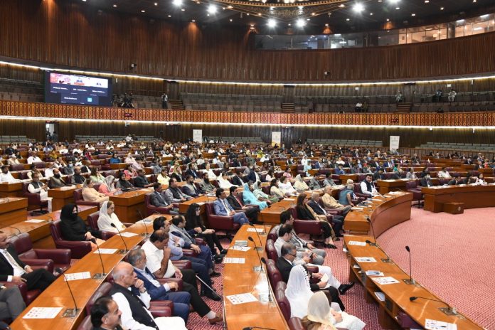 ا بین الپارلیمانی یونین کے سیمینار کے شرکا کو سیلاب کی تباہ کاریوں بارے مختصر دورانیے کا دستاویزی پروگرام دکھایا گیا