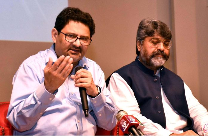 موجودہ حکومت کی دانشمندانہ پالیسیوں کی وجہ سے ملکی معیشت درست سمت میں گامزن ہے،وفاقی وزیر مفتاح اسماعیل