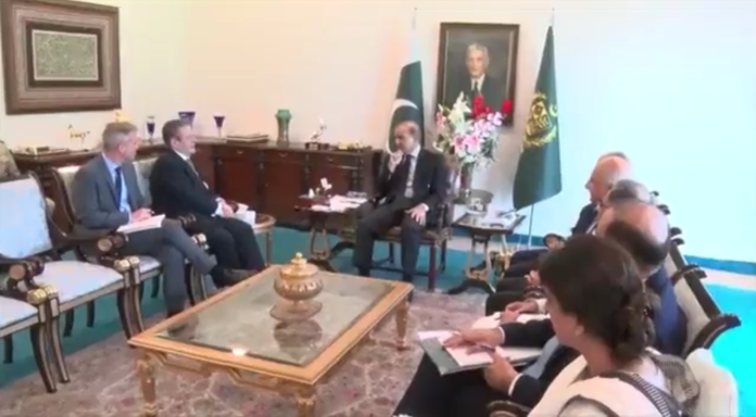 وزیراعظم محمد شہبازشریف سے پاکستان میں فرانس کے سفیر نکولس گیلے کی ملاقات