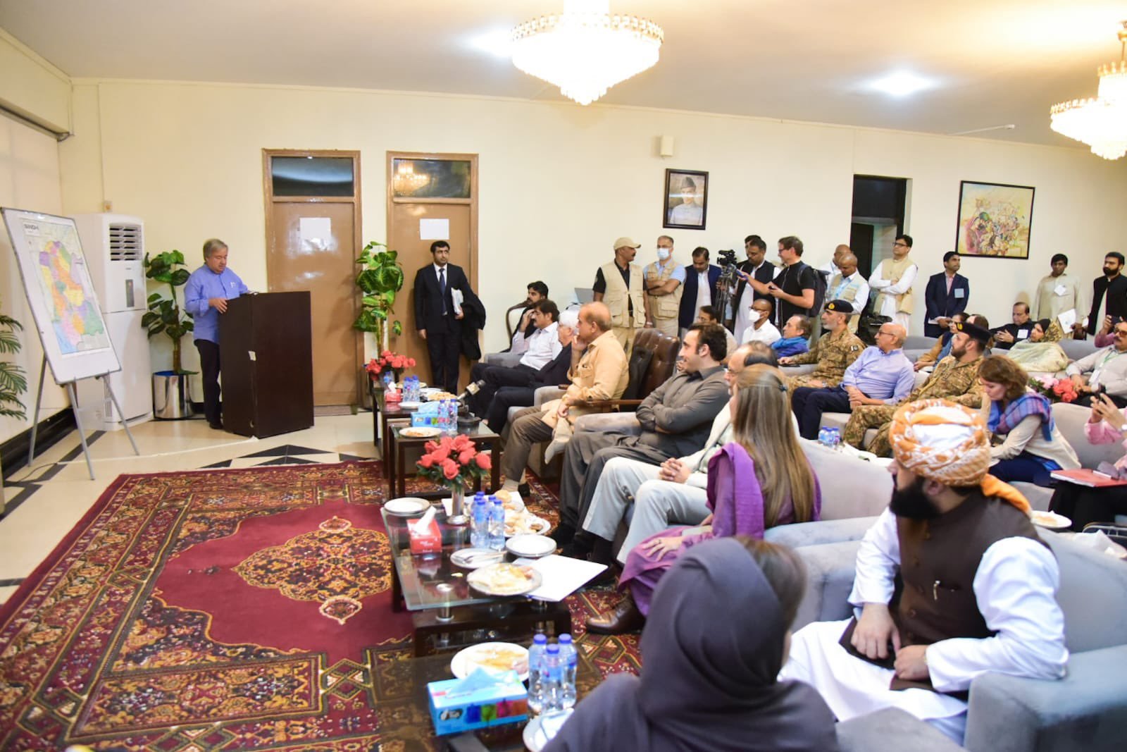 پاکستان کوعالمی امداداورمعاونت کی اشدضرورت ہے، اقوام متحدہ کے سیکرٹری جنرل انتونیو گوتریس کا سکھرمیں بریفنگ کے موقع پراظہارخیال