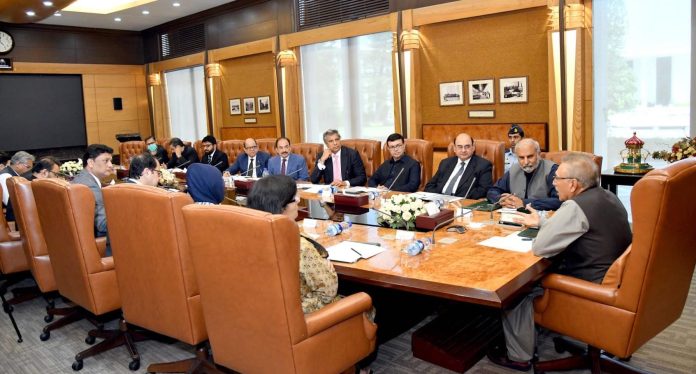کسانوں کی سہولت کیلئے فصلوں کی انشورنس کا خود کفیل ماڈل تیار کیا جائے،میڈیا کے ذریعے کسانوں کو فصل بیمہ کے بارے میں آگاہی دینے کی ضرورت ہے، صدر مملکت ڈاکٹر عارف علوی کی زیر صدارت فصلوں کی انشورنس سے متعلق سٹیک ہولڈرز کا اجلاس