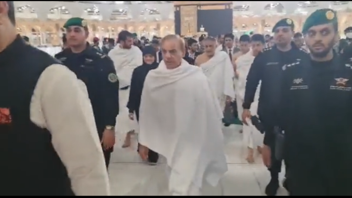 وزیرِ اعظم شہباز شریف نے عمرہ ادا کیا، ملک میں امن ترقی و خوش حالی کے لئے دعائیں کیں