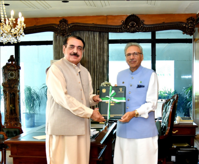 شرح خواندگی بڑھانے کیلئے سکول سے باہر بچوں بالخصوص طالبات کو تعلیم کی فراہمی یقینی بنانے کی اشد ضرورت ہے، صدر عارف علوی کی چیئرمین این سی ایچ ڈی کرنل (ر) ڈاکٹر امیر اللہ مروت سے گفتگو