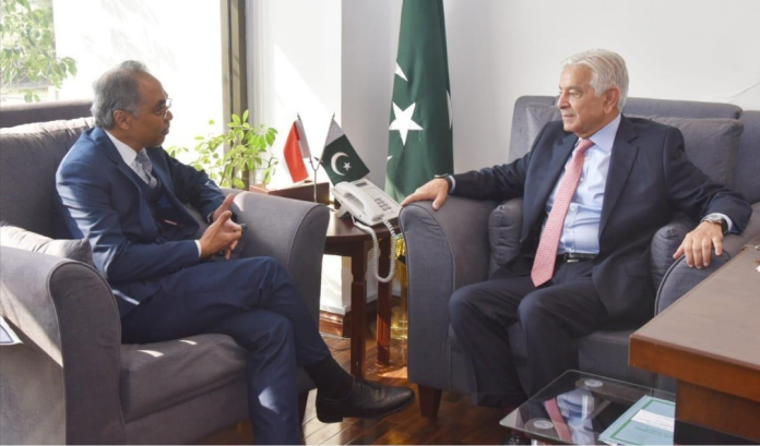 وزیر دفاع خواجہ محمد آصف سے پاکستان میں انڈونیشیا کے سفیر ایم تونگیو ایڈم کی ملاقات، باہمی دلچسپی کے امور پر تبادلہ خیال کیا گیا