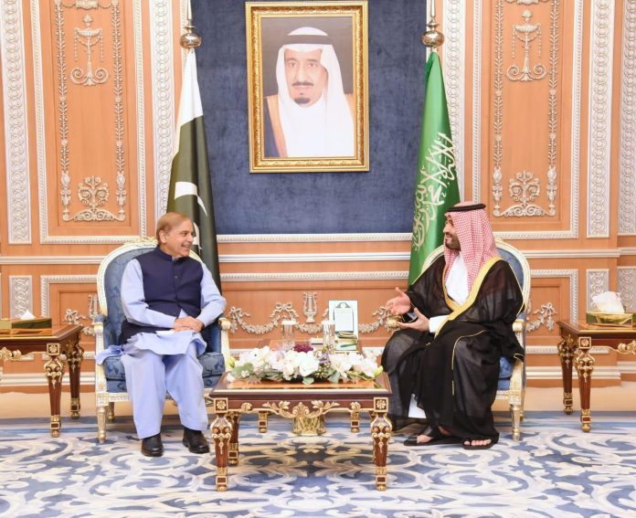 وزیر اعظم محمد شہباز شریف کی سعودی ولی عہد و وزیراعظم شہزادہ محمد بن سلمان سے ملاقات