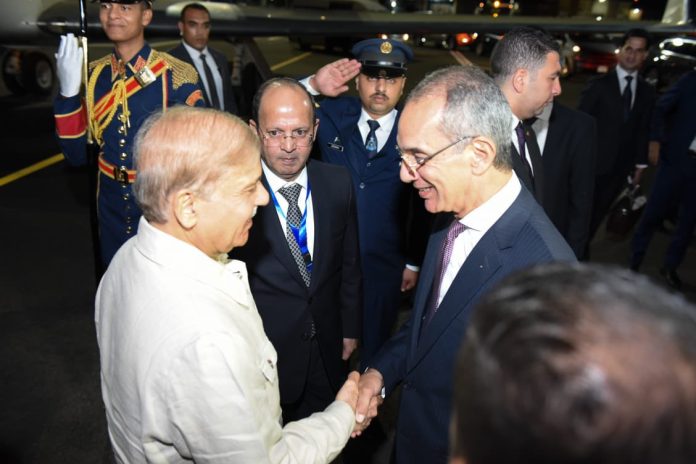 وزیر اعظم محمد شہباز شریف "شرم الشیخ کلائمیٹ امپلیمنٹیشن سمٹ" میں شرکت کے لیے مصر کے شہر شرم الشیخ پہنچ گئے