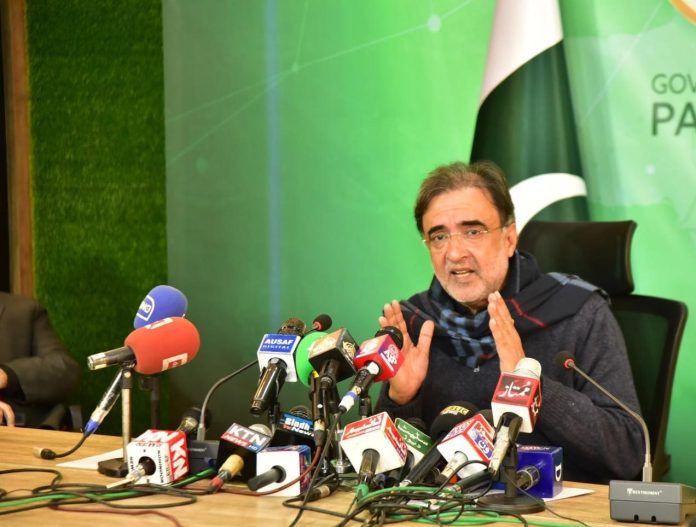 عمران خان نفرت اور انتشار کی سیاست کررہے ہیں، ہم سیاسی میدان میں ڈٹ کر مقابلہ کریں گے ،قمر زمان کائرہ کی پریس کانفرنس