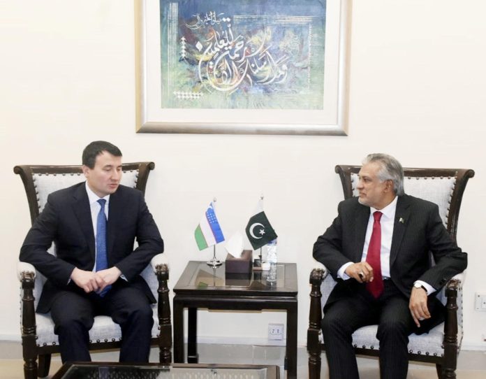 پاکستان اور ازبکستان کے درمیان تعمیری بات چیت سے دوطرفہ تعلقات کو مثبت رفتار ملی ہے، وزیرخزانہ اسحاق ڈارکی ازبکستان کے نائب وزیراعظم سے ملاقات میں گفتگو