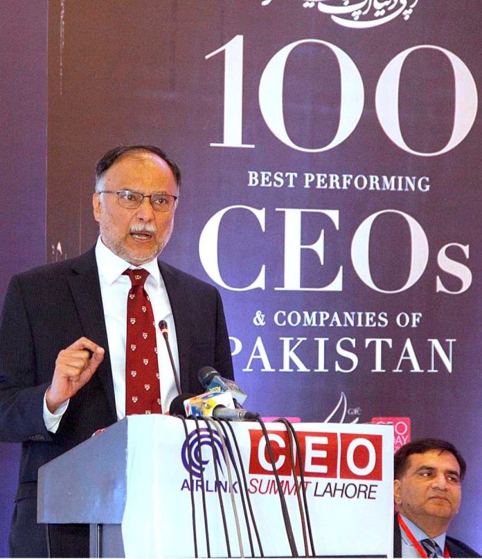 ملک کی بہتری کیلئے سب کو آ گے آنا ہو گا، سیاسی استحکام سے ہی معاشی استحکام آ ئے گا،وفاقی وزیر منصوبہ بندی و ترقی احسن اقبال