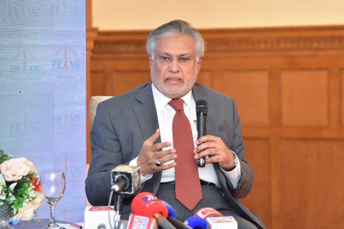 پٹرول کی قیمت میں 10 روپے فی لیٹر کمی کر دی گئی ہے،وفاقی وزیر خزانہ سینیٹر اسحاق ڈار کی پریس کانفرنس