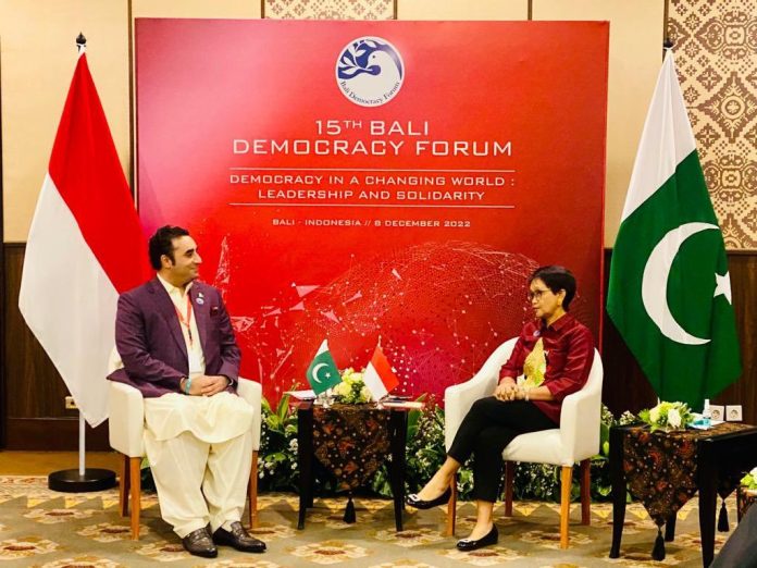 وزیر خارجہ بلاول بھٹو زرداری کی انڈونیشیا ئی ہم منصب سے ملاقات، علاقائی اور بین الاقوامی صورتحال پر تبادلہ خیال