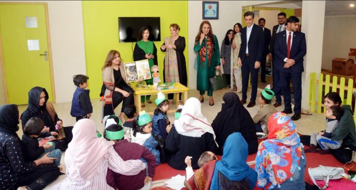 خاتون اول بیگم ثمینہ عارف علوی کا کراچی ڈائون سنڈروم پروگرام کا دورہ
