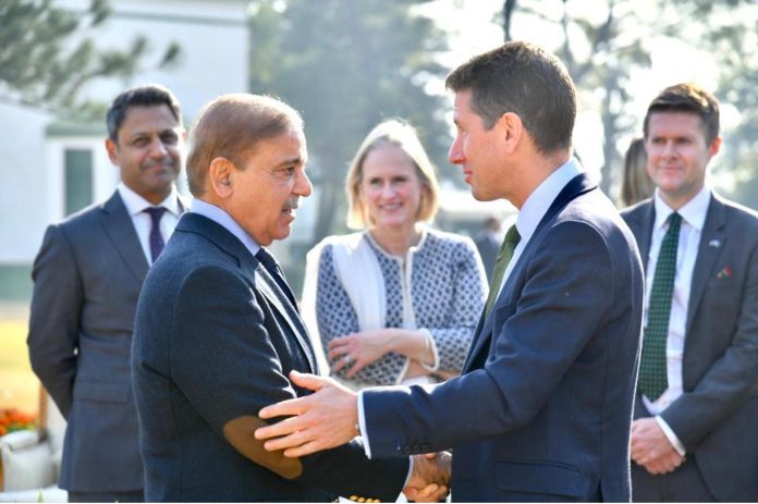 وزیر اعظم محمد شہباز شریف سے برطانوی ہائی کمشنر کی الوداعی ملاقات