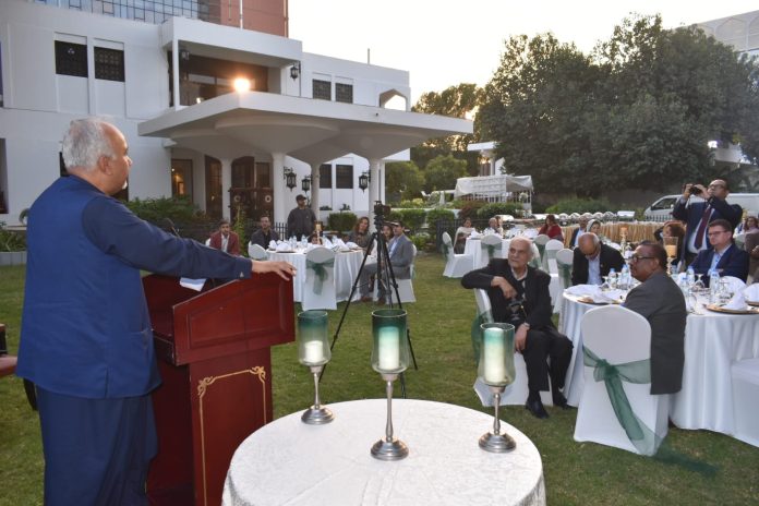 پاکستانی سفارتخانہ ابو ظہبی میں محمد علی بندیال کے ناول 'آئی ڈریم آف رین' کی تقریب رونمائی
