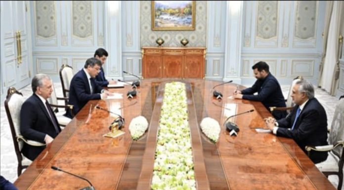 وزیرخزانہ اسحاق ڈارکی ازبکستان کے صدر شوکت مرزایوف سے ملاقات، پاکستان کی بندرگاہوں تک جانے والے ریلوے لائن کی تعمیر کے منصوبے کو تیز کرنے کی ضرورت پر زور