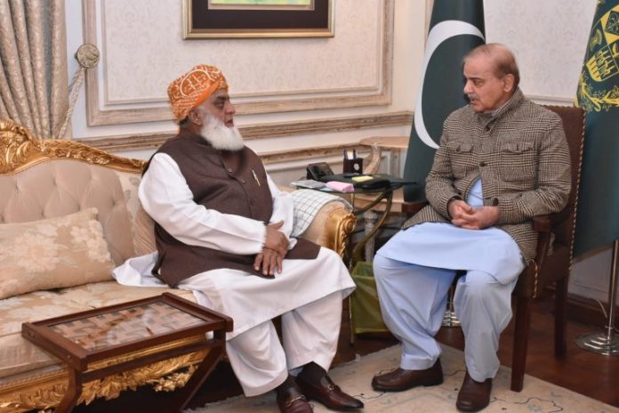 وزیراعظم محمد شہباز شریف سے جمعیت علمائےاسلام (ف) کے سربراہ مولانا فضل الرحمان کی ملاقات