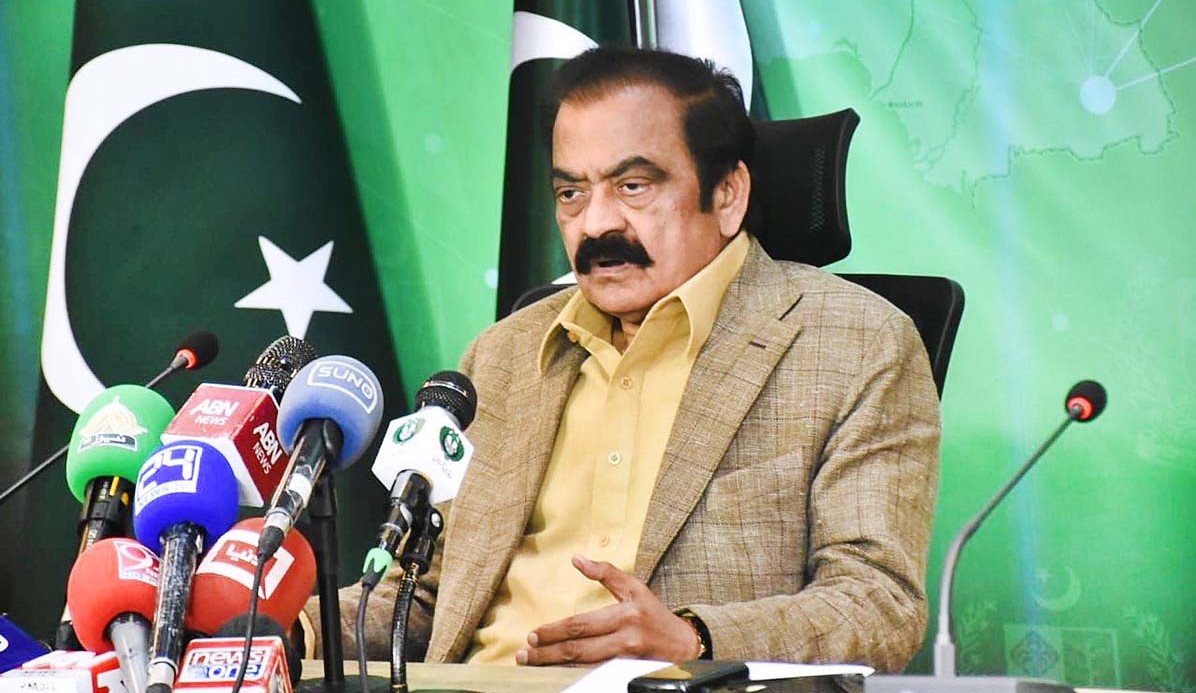 پی ٹی آئی کے شر پسندوں نے تشدد اور افراتفری پھیلانے کے لیے گھروں، سرکاری املاک اور دفاعی تنصیبات کو نذر آتش کیا، رانا ثناء اللہ خان