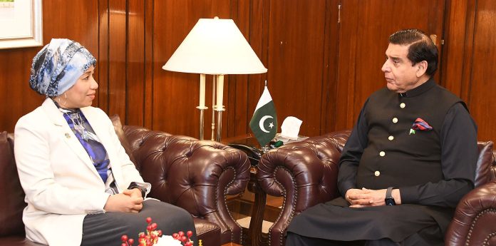 خواتین ملک کی سماجی و اقتصادی ترقی کا اہم حصہ ہیں، سپیکر قومی اسمبلی راجہ پرویز اشرف کی اقوام متحدہ کی خواتین کی کنٹری نمائندہ شرمیلا رسول سے گفتگو