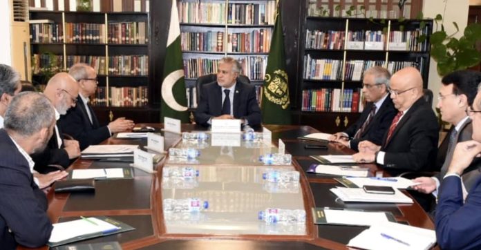 وزیر خزانہ محمد اسحاق ڈار سے فوجی فرٹیلائزر کے منیجنگ ڈائریکٹر عارف الرحمن کی ملاقات،حکومت کسانوں کو زیادہ سے زیادہ سہولیات فراہم کرنے کی خواہاں ہے، وزیر خزانہ