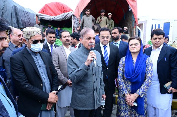 وزیر اعظم محمد شہبازشریف کا اسلام آباد میں مفت آٹے کی فراہمی کے مرکز کا دورہ