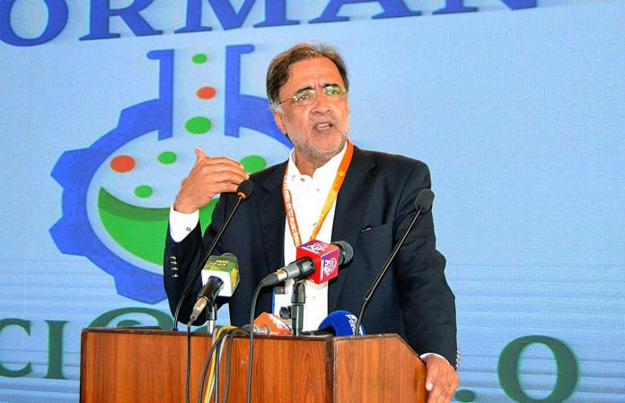 عمران خان کو امن کا راستہ اختیار کرنا چاہیے، سائنسی تعلیم ہی ملکی ترقی میں اہم کردار ادا کرسکتی ہے،قمر زمان کائرہ