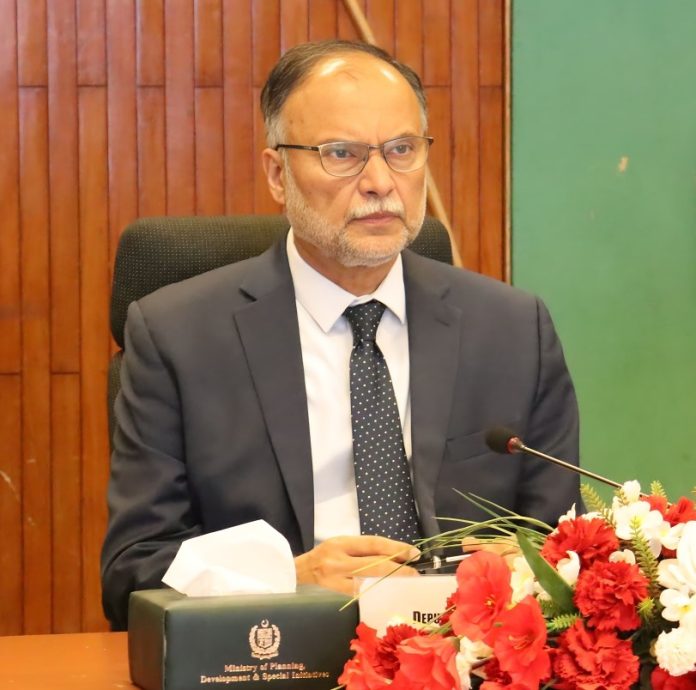 وزارت منصوبہ بندی نے ملکی معیشت اور ترقی کے عمل میں بہتری لانے کیلئے معاشی، صنعتی، تزویراتی، انتظامی اور سماجی ماہرین پر مشتمل پالیسی بورڈ تشکیل دے دیا وزارت منصوبہ بندی نے ملکی معیشت اور ترقی کے عمل میں بہتری لانے کیلئے معاشی، صنعتی، تزویراتی، انتظامی اور سماجی ماہرین پر مشتمل پالیسی بورڈ تشکیل دے دیا