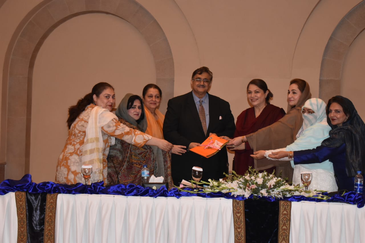 قومی کمیشن برائے وقار نسواں نے سیاست میں خواتین کے خلاف نفرت انگیز تقاریر کی روک تھام کیلئے مجوزہ ضابطہ اخلاق کا مسودہ الیکشن کمیشن کے حوالے کر دیا