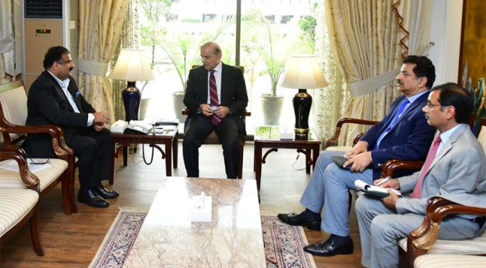 وزیرِاعظم شہباز شریف سے ارکانِ قومی اسمبلی نور الحسن تنویر اور علی وزیر کی الگ الگ ملاقات