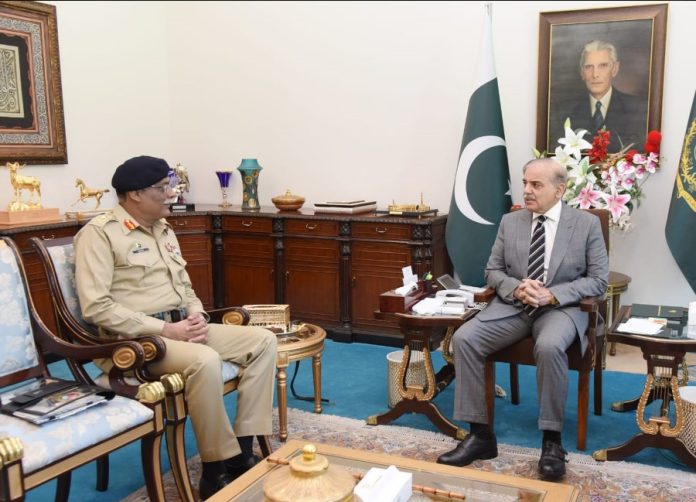 وزیر اعظم محمد شہباز شریف سے چیئرمین جوائنٹ چیفس آف سٹاف کمیٹی جنرل ساحر شمشاد مرزا کی ملاقات