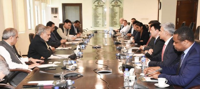 وفاقی وزیر خزانہ اسحاق ڈار سے جے پی مورگن دبئی کے عمران زیدی کی قیادت میں سرمایہ کار کمپنیوں کے نمائندوں کی ملاقات
