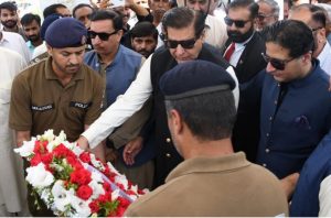سپیکر قومی اسمبلی راجہ پرویز اشرف کی یوم تکریم شہدا کے سلسلے میں یادگار شہدا پر حاضری،پھولوں کی چادر چڑھائی اور فاتحہ خوانی کی