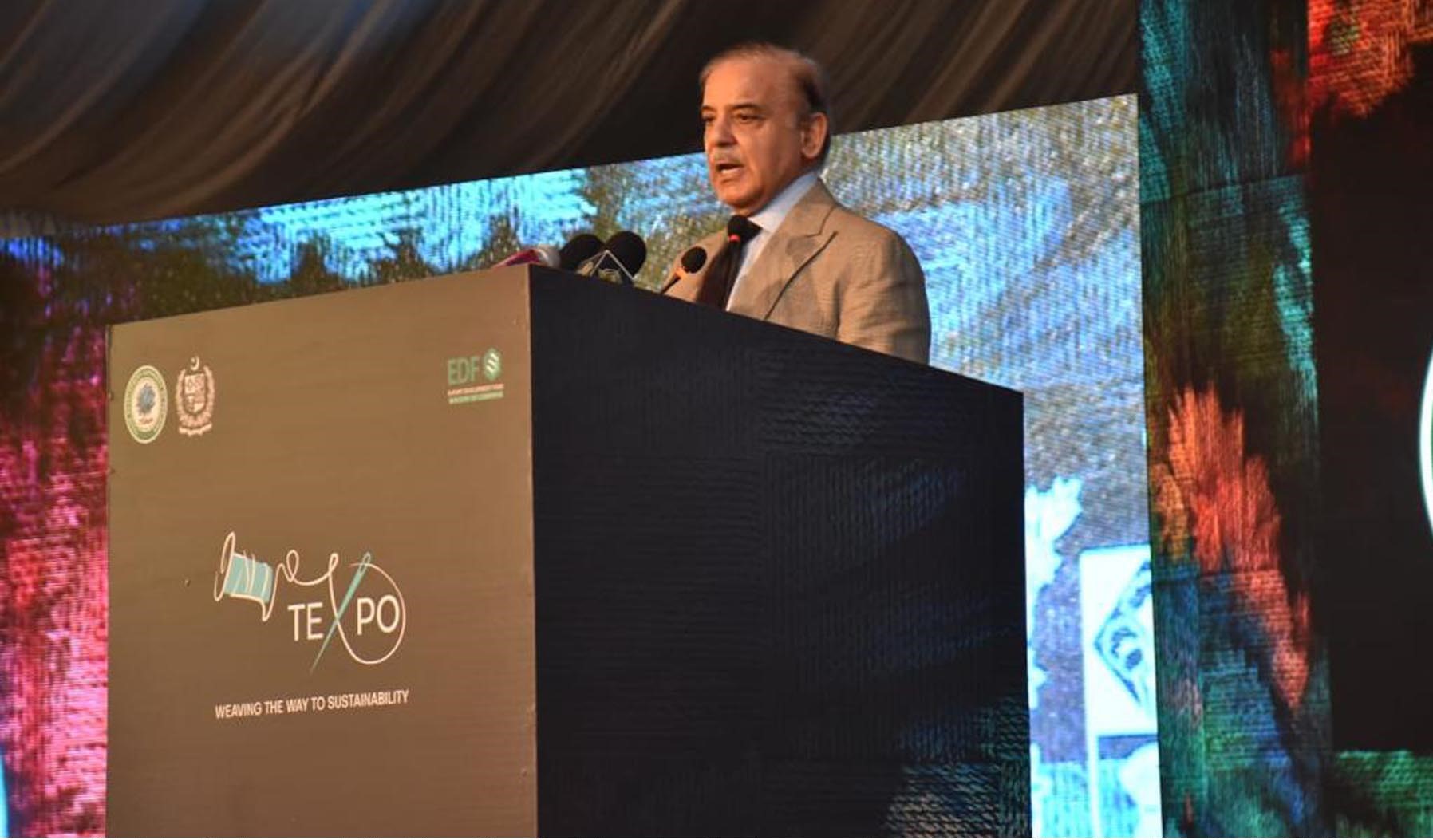 چیلنجوں کے باوجود ٹیکسٹائل انڈسٹری ترقی کررہی ہے،برآمدات میں اضافے کےلئے تمام ممکنہ وسائل مہیا کریں گے،وزیراعظم شہبازشریف کا ٹیکسٹائل ایکسپو سے خطاب